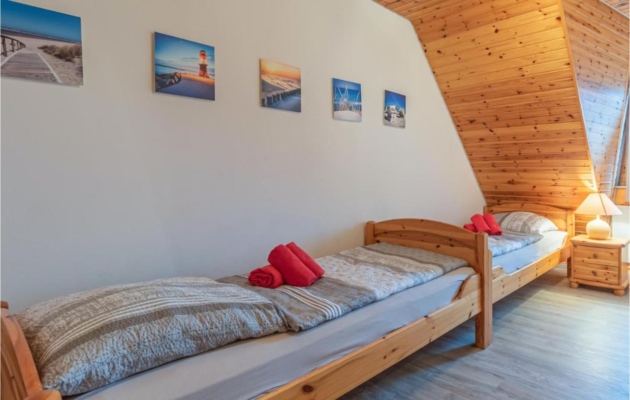 Awesome Home In Friedrichskoog-Spitze With 2 Bedrooms And Wifi ภายนอก รูปภาพ