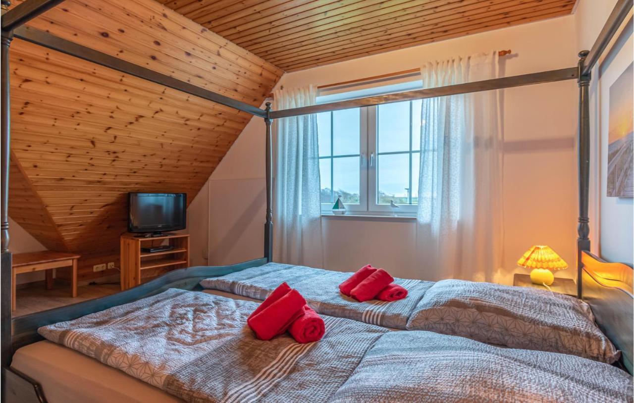 Awesome Home In Friedrichskoog-Spitze With 2 Bedrooms And Wifi ภายนอก รูปภาพ